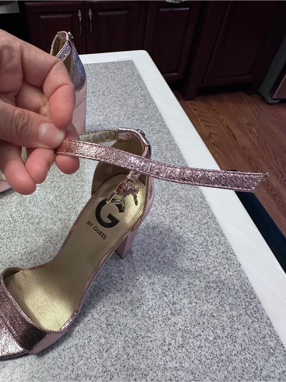 G by Guess comfortable buckle